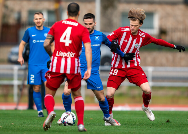 Ar diviem Iliča gūtiem vārtiem RFS Liepājā futbola virslīgas spēlē pārspēj līderi; "Valmierai" graujoša uzvara