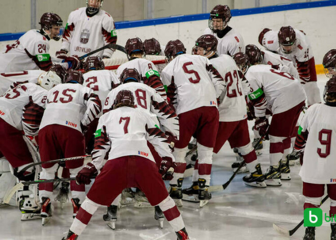 Latvijas U-18 hokeja izlasei pasaules čempionātā sensacionāla uzvara pret vareno Zviedriju