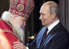 Patriarhs Kirils un Krievijas prezidents Kladimirs Putins sveic viens otru pareizticīgo Lieldienās 2022. gada 24. aprīlī. 