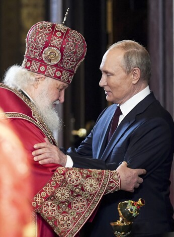 Patriarhs Kirils un Krievijas prezidents Kladimirs Putins sveic viens otru pareizticīgo Lieldienās 2022. gada 24. aprīlī.
