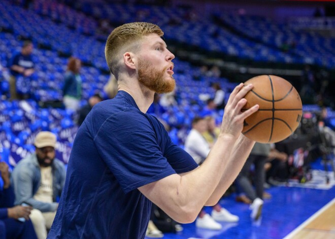 VIDEO: Bertāns un "Mavericks" nonāk uzvaras attālumā no izslēgšanas spēļu otrās kārtas; "Celtics" sakauj ambiciozo "Nets"