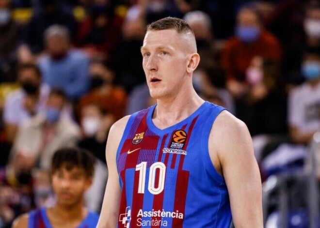 Šmitam 12 punkti "Barcelona" basketbolistu uzvarā Eirolīgas ceturtdaļfināla spēlē