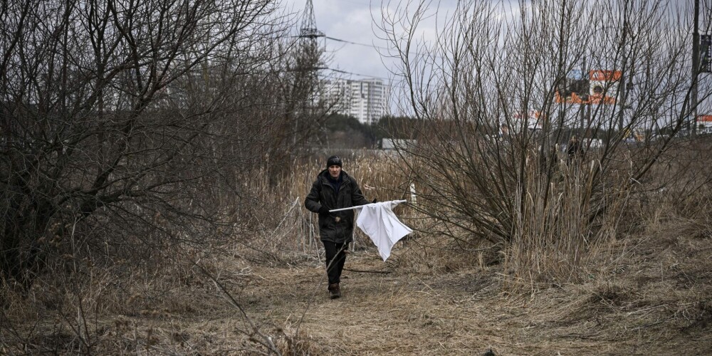 Krievijas karavīri netālu no Doneckas nogalinājuši ukraiņus, kuri mēģināja padoties, ziņo ASV