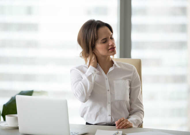 Не кивнуть, не повернуть, не зевнуть... Около 2/3 людей во всем мире испытывают боль в шее