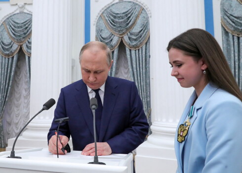 Vladimirs Putins tagad kļuvis arī par daiļslidošanas un dopinga speciālistu
