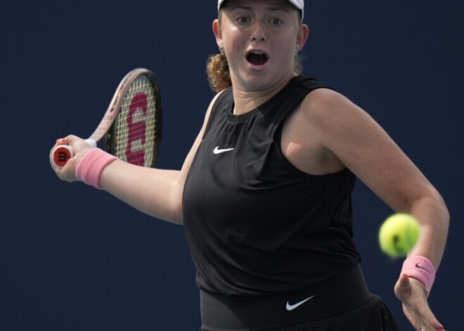 Ostapenko Madrides "WTA 1000" sērijas turnīra pirmajā kārtā piekāpjas Aleksandrovai