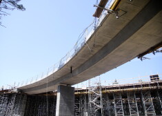 Būvniecības izmaksu pieauguma dēļ apturēti Sarkandaugavas pārvada būvdarbi