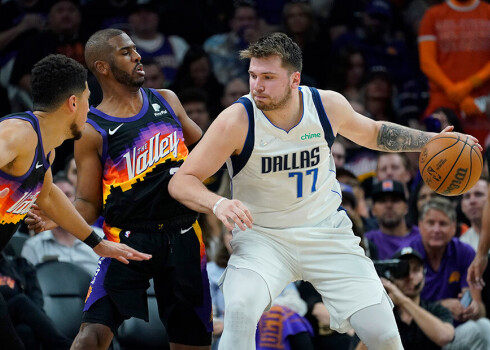 "Mavericks" no zaudējuma neglāba arī Lukas Dončiča gūtie 45 punkti.