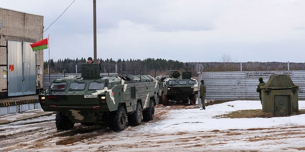 Baltkrievija uzsākusi "negaidītas" militārās mācības