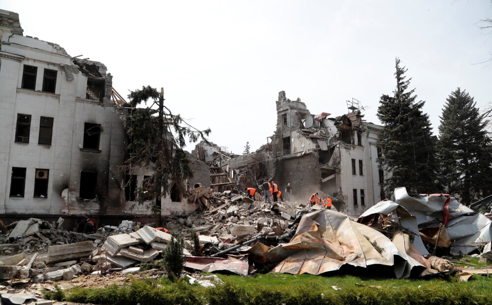 Mirušo patiesībā ir krietni vairāk: žurnālisti veikuši apjomīgu pētījumu par Mariupoles teātra bombardēšanu