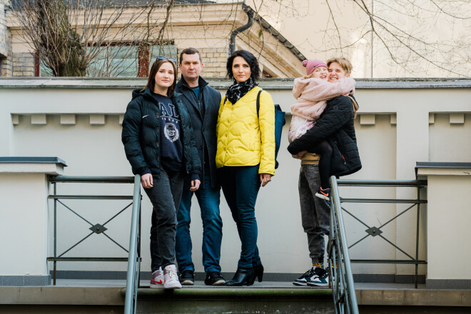 Ingas ģimene (no kreisās): meita Lība, vīrs Kristaps, pati Inga, jaunākā meita Sāra un dēls Klāvs.