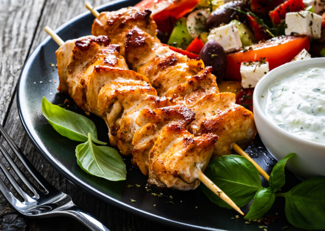 Как приготовить вкусный и ароматный шашлык в духовке? Рецепт для тех, у кого нет дачи