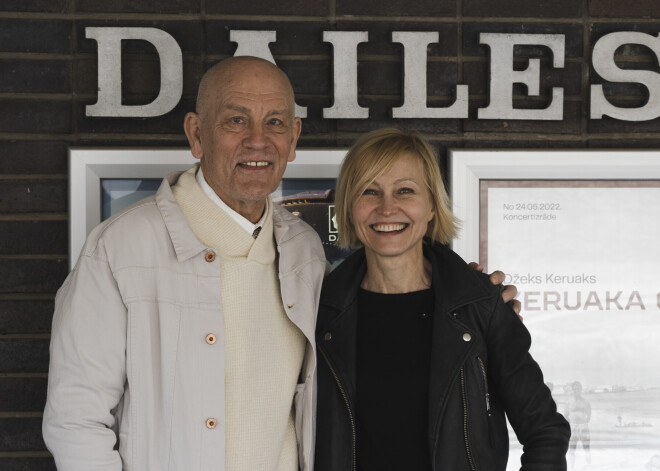 Pēc atceltajiem ierobežojumiem parādījušās papildus biļetes uz Dailes teātra izrādi “Kokvilnas lauku vientulībā”