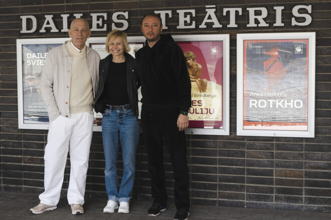 Holivudas zvaigzne, aktieris Džons Malkovičs, izcilā lietuviešu izcelsmes aktrise Ingeborga Dapkunaite un izrādes režisors Timofejs Kuļabins