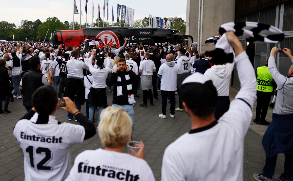 Frankfurtē pirms Eiropas līgas pusfināla spēles futbolā veikti vairāk nekā 30 līdzjutēju aresti