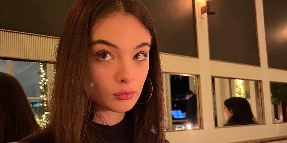 Курит травку и пьет вино: 17-летняя дочь Моники Беллуччи попала в компанию русских в Лондоне