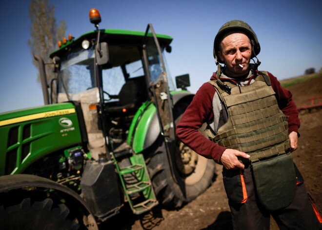 Okupanti izlaupa Ukrainu un paverdzina zemniekus