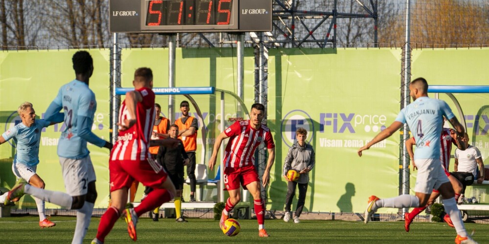 Futbola virslīgas kārtas centrālajā spēlē cīņā par trešo vietu "Liepāja" pieveic "Riga" vienību