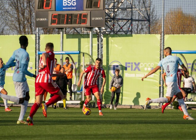 Futbola virslīgas kārtas centrālajā spēlē cīņā par trešo vietu "Liepāja" pieveic "Riga" vienību