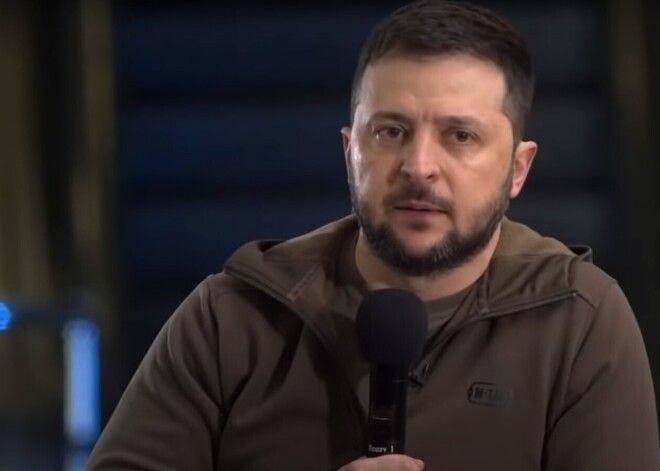Флисовая кофта Владимира Зеленского продана за 90 тысяч фунтов
