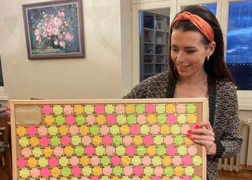 TV personība gandarīta par pašas ieviesto tāfeli, kas ir izcils palīgs ikdienas strukturēšanā.