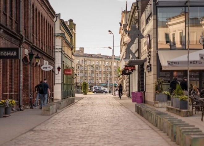 Vēl tikai divarpus nedēļas Vecliepājā – Zivju ielā atradīsies Latvijas mūziķu Slavas aleja.