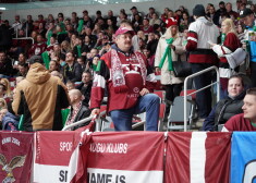 FOTO: Latvijas hokeja izlase pēdējā pārbaudes spēlē uzvar Kazahstānu
