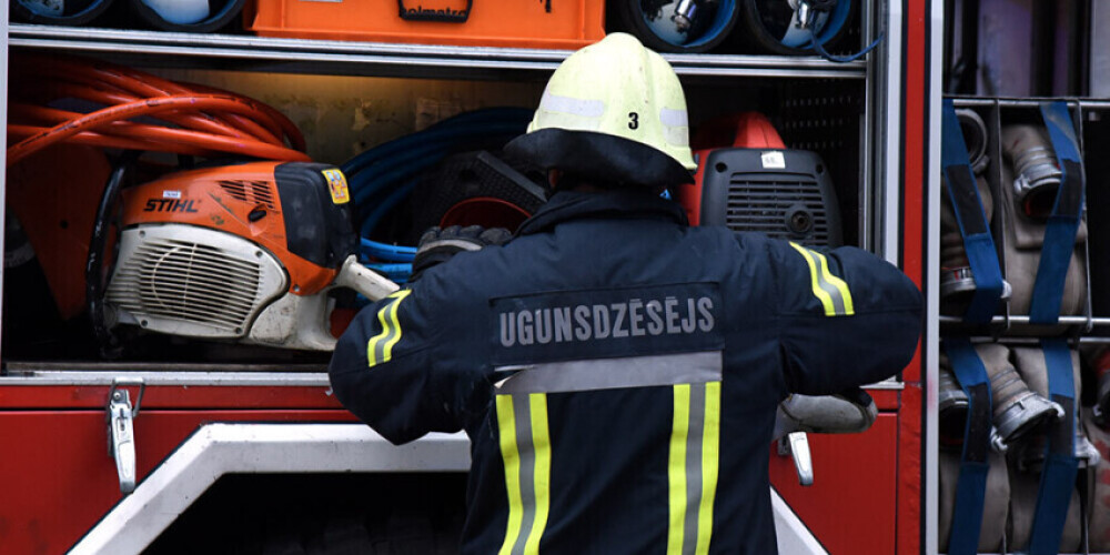 Из пожара в Риге спасено 16 и эвакуировано 52 человека