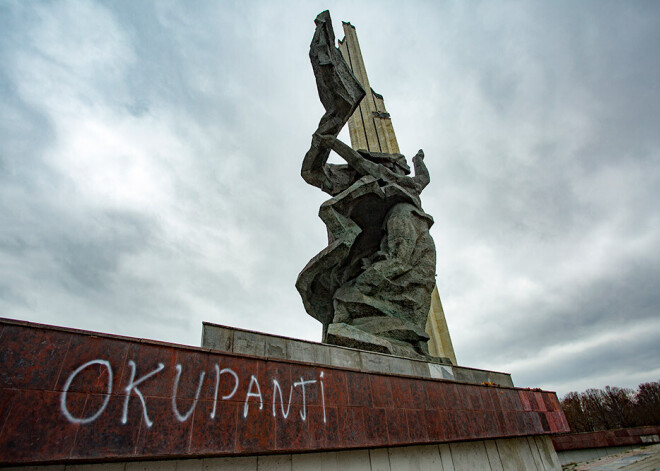 Pašvaldība attiecībā uz Uzvaras parkā esošā pieminekļa nākotni sagaida valsts lēmumu