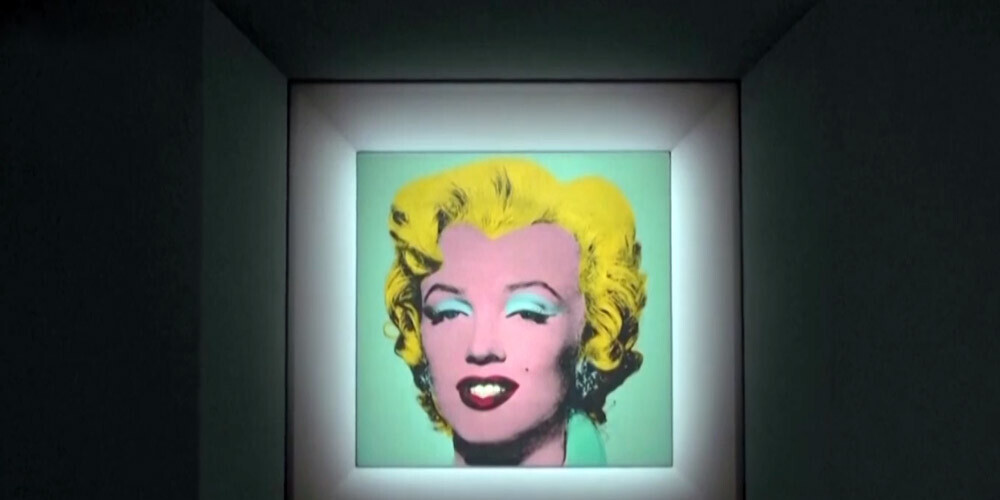 1964.gadā tapušais portrets "Shot Sage Blue Marilyn" kļuvis par dārgāko 20.gadsimta mākslas darbu, kāds pārdots izsolē.