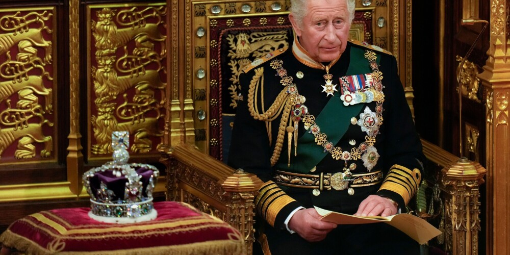 Королева Елизавета пропустила тронную речь из-за "проблем с мобильностью" - вместо нее выступил принц Чарльз