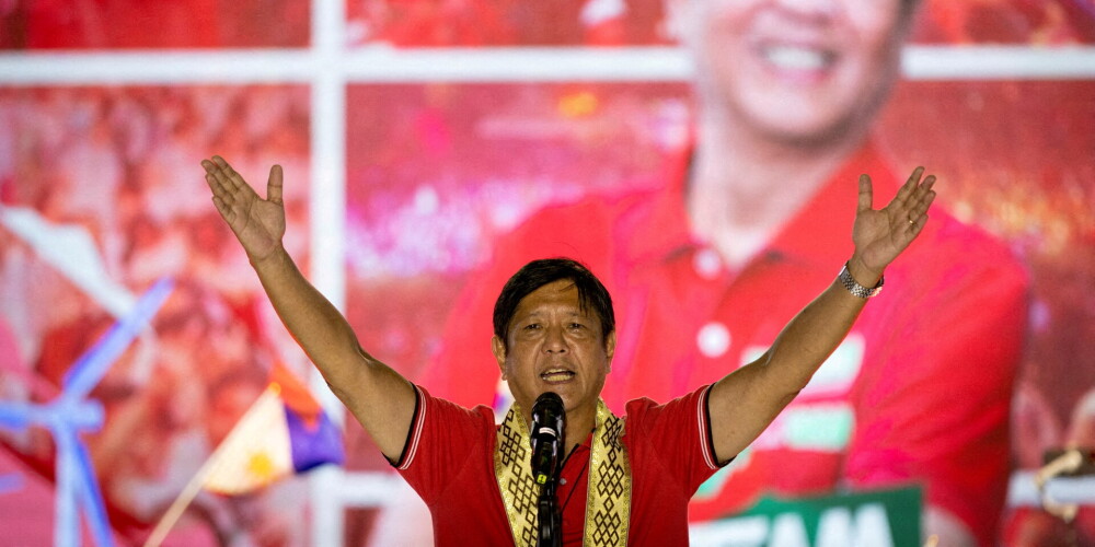 Filipīnu prezidenta vēlēšanās uzvar bijušā diktatora dēls Ferdinands Markoss jaunākais