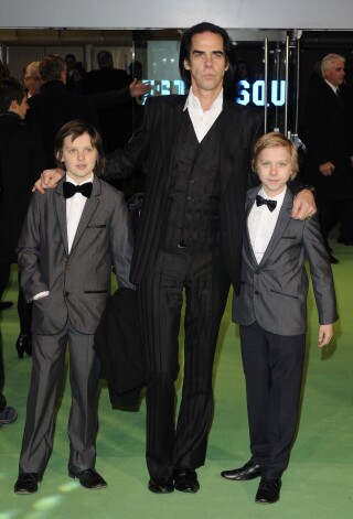 Niks Keivs ar dvīņiem Ērlu un Arturu 2012. gadā.