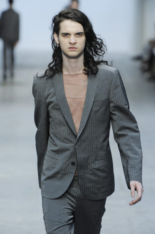 Džetro Lazenbijs modes skatē 2010. gadā.