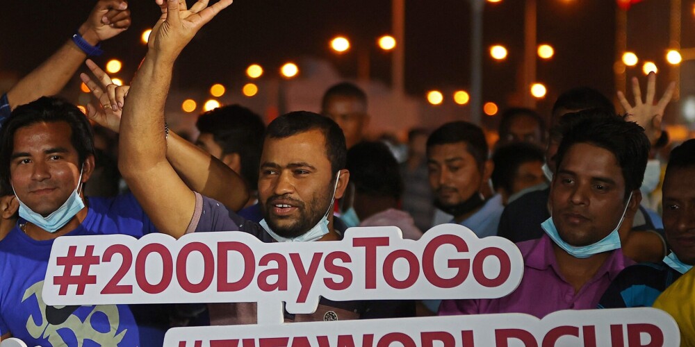 Katarā jau sākusies Pasaules kausa atribūtikas viltošana
