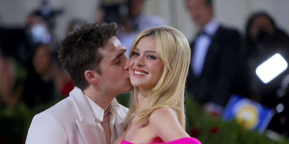 Bruklins un Nikola Pelci Bekhemi apmeklē "Met Gala" balli 2022. gada 2. maijā, nepilnu mēnesi pēc kāzām.