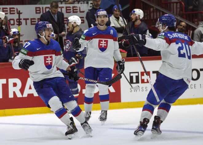 Slovākijas hokejisti čempionāta pirmajā mačā uzvar Franciju