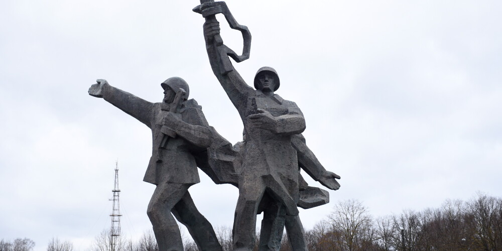 Глава Ленинградской области заявил о готовности забрать Памятник освободителям Риги