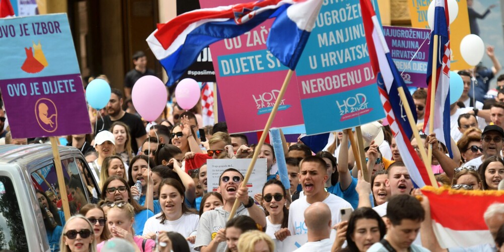 Zagrebā tūkstoši protestē pret abortiem
