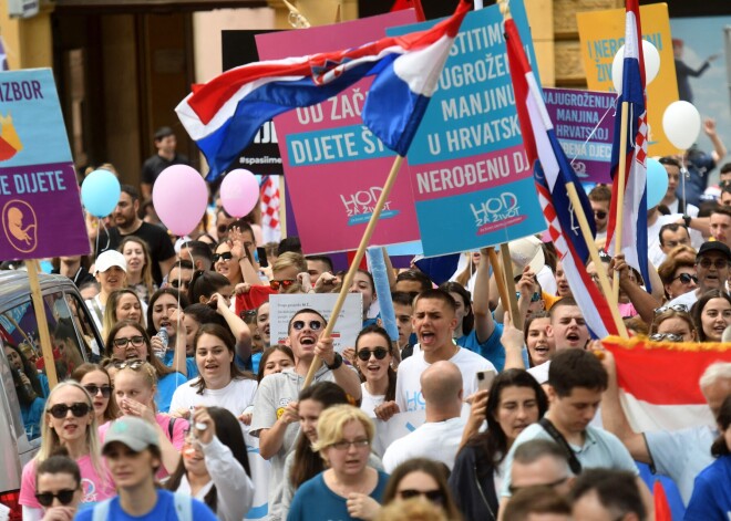 Zagrebā tūkstoši protestē pret abortiem