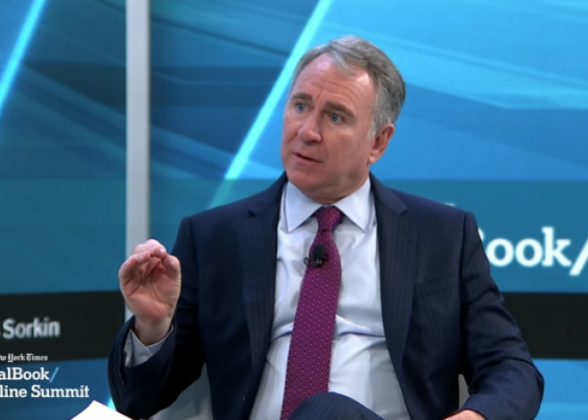 Bloomberg: миллиардер купил место на космическом корабле и уступил его учителю