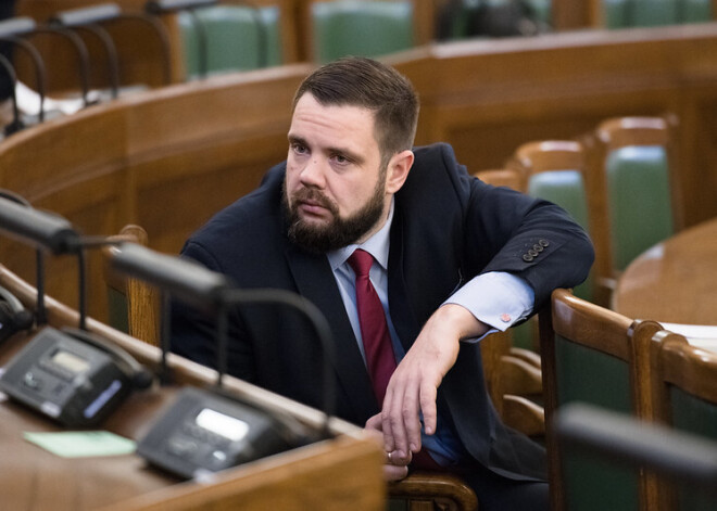 Kariņš brīdinājis, ka ministra amats, visticamāk, būs jāatstāj arī Vitenbergam