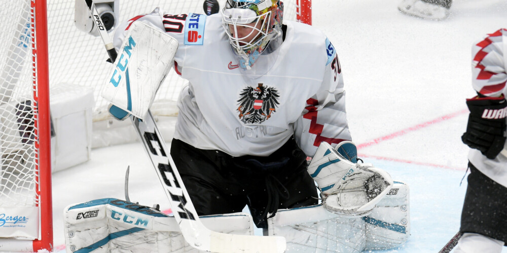 Austrijas hokeja izlase ir komanda, kas pārstāv Austriju starptautiskajās hokeja spēlēs. Austrijas hokeja izlase ir 1932. gada Eiropas čempione. Tās labākais sasniegums pasaules čempionātos ir divreiz izcīnītā bronzas medaļa - 1931. un 1947. gadā. Pēdējos gados labākais sasniegums ir 8. vieta 1994. gadā. 2005. gadā čempionāts notika Austrijā, bet pati izlase palika pēdējā vietā un tika nosūtīta uz 1. divīziju, 2006. gadā Austrija uzvarēja savā grupā un 2007. gadā Maskavā atkal startēja A divīzijā.