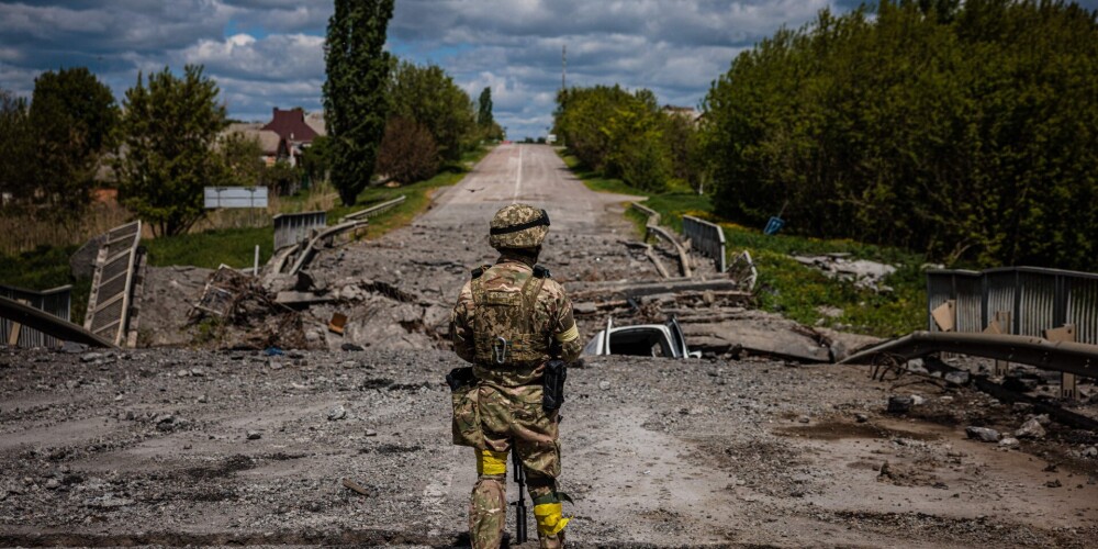 "Nevajag dzert trankvilizatorus." Atvaļināts pulkvedis Krievijas TV sniedz skarbu vērtējumu par karu Ukrainā