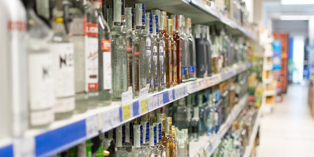 "Праздновать будем после победы": в Харькове запретили продавать крепкий алкоголь до конца войны