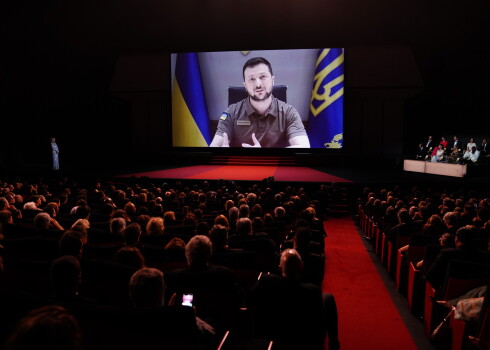 "Vai kino klusēs, vai runās?" Zelenskis Kannu kinofestivālā pārsteidz ceremonijas dalībniekus