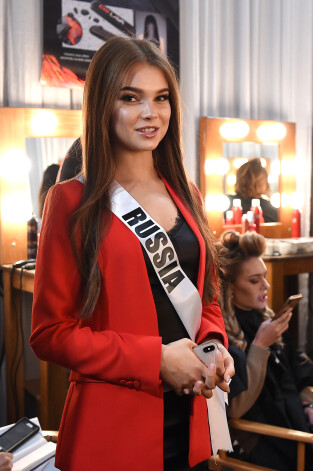 "Mis Krievija" Jūlija Poļačihina "Miss Universe" konkursā 2018. gadā.