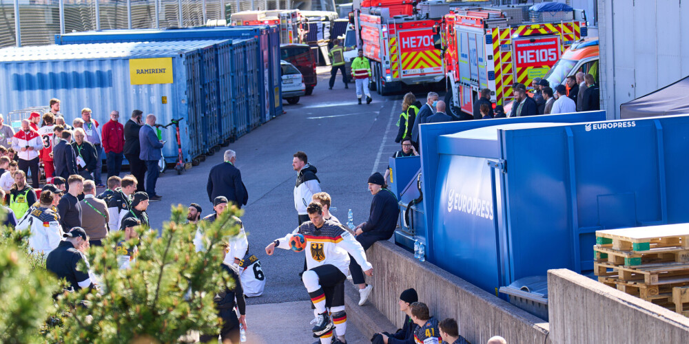 FOTO: neilgi pirms Dānijas un Vācijas spēles sākuma ledus hallē Helsinkos notikusi evakuācija