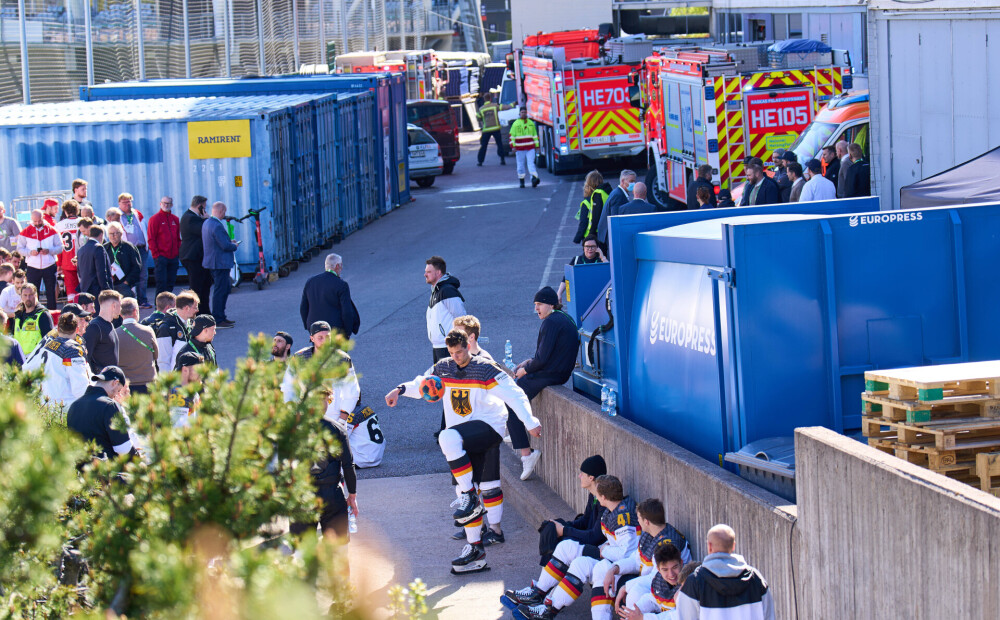 FOTO: neilgi pirms Dānijas un Vācijas spēles sākuma ledus hallē Helsinkos notikusi evakuācija