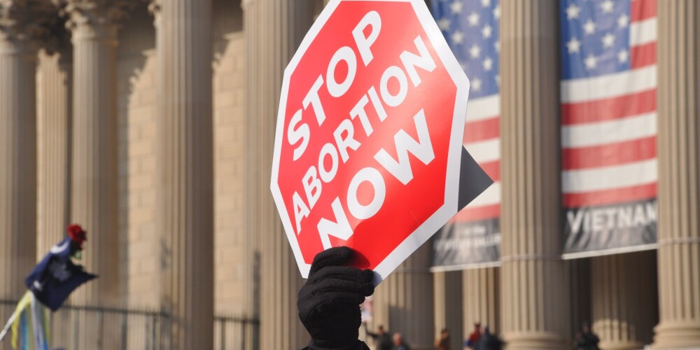 Страсти по абортам: в США начали рекламировать фальшивые центры прерывания беременности